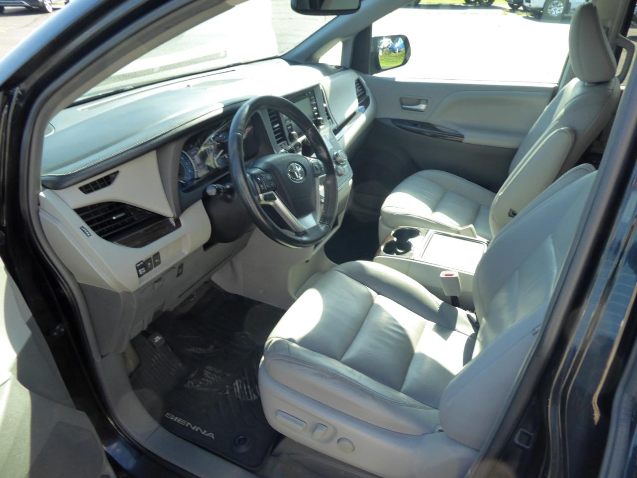 Toyota Sienna XLE 7-Passenger AWD 2018