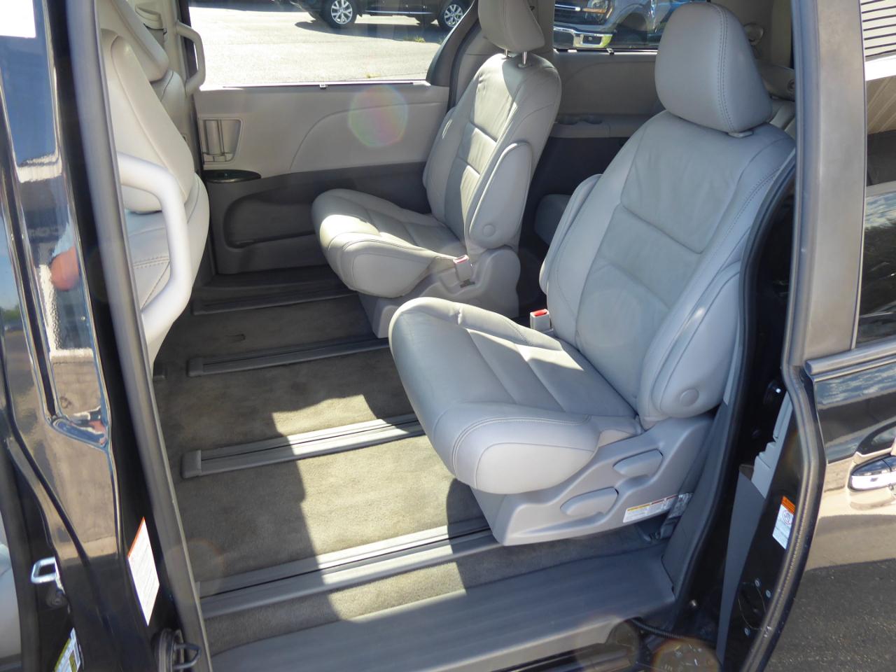 Toyota Sienna XLE 7-Passenger AWD 2018