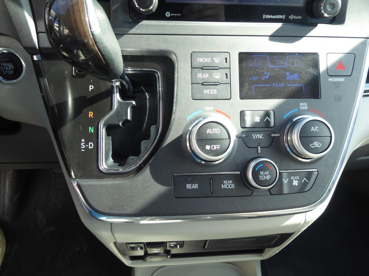 Toyota Sienna XLE 7-Passenger AWD 2018