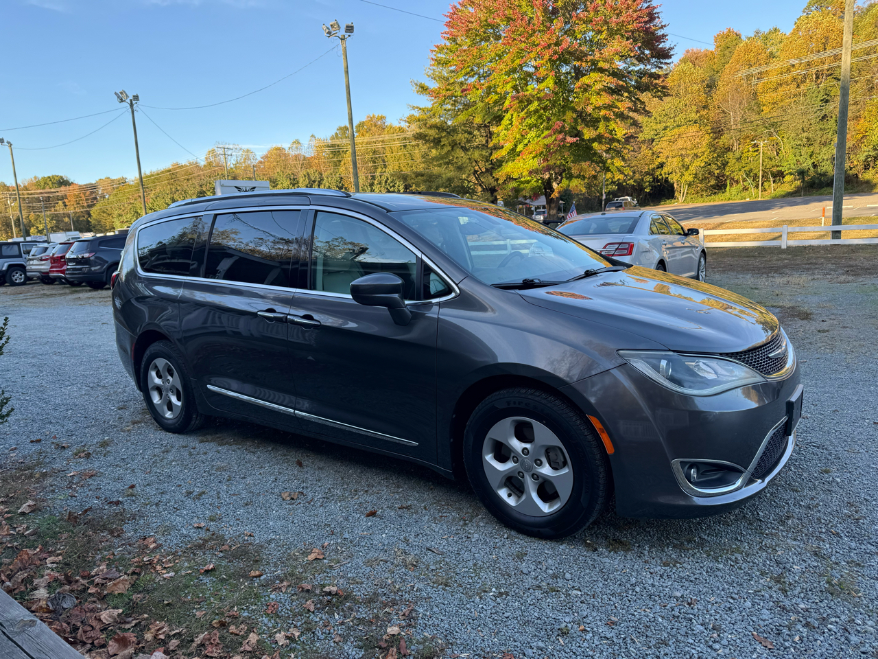 Chrysler Pacifica Touring-L Plus 2017 Chrysler Pacifica Touring-L Plus 2017