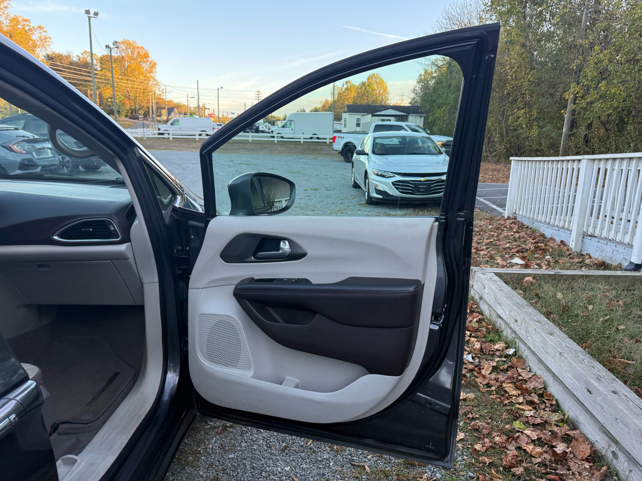 Chrysler Pacifica Touring-L Plus 2017 Chrysler Pacifica Touring-L Plus 2017
