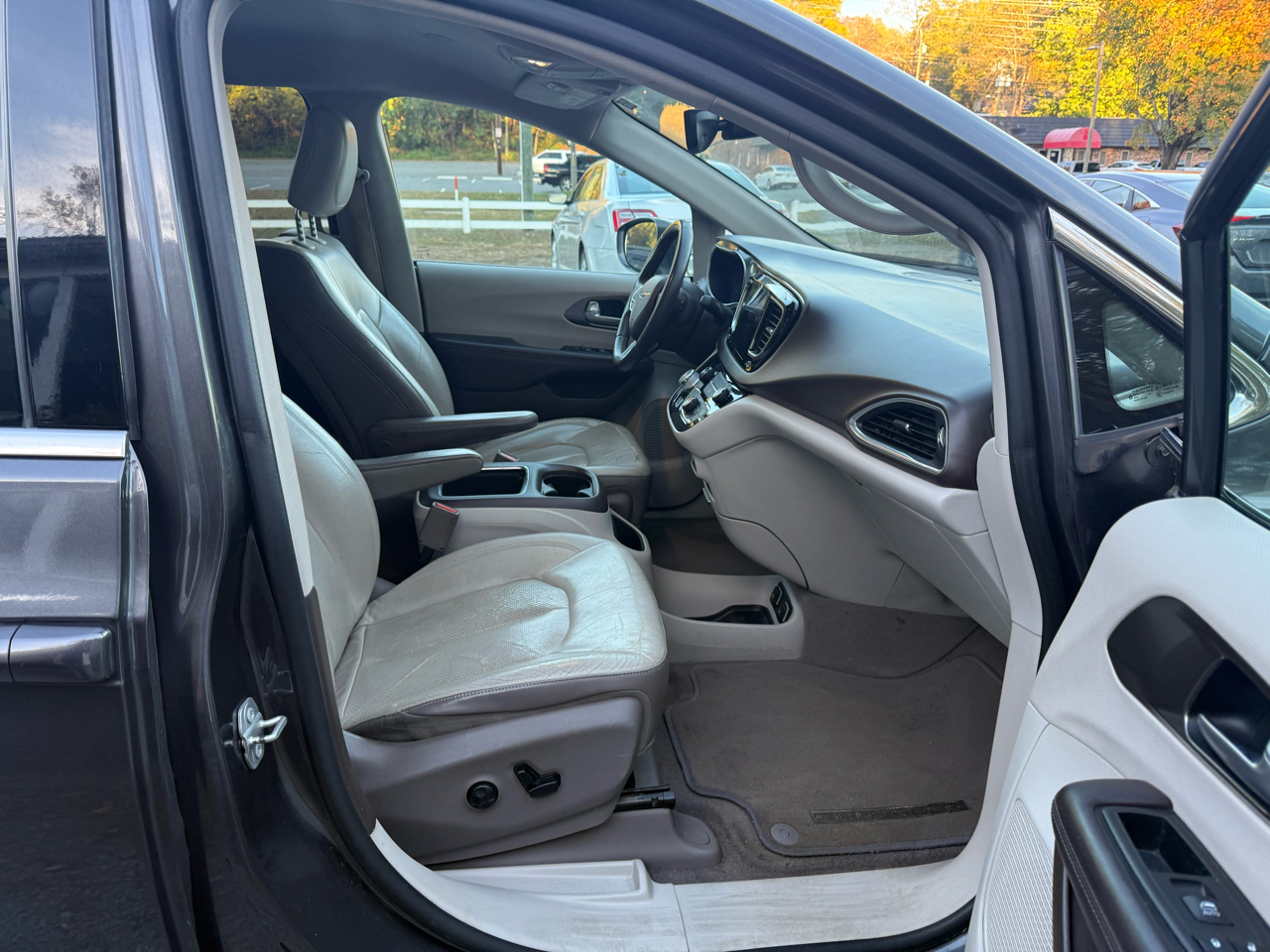 Chrysler Pacifica Touring-L Plus 2017 Chrysler Pacifica Touring-L Plus 2017