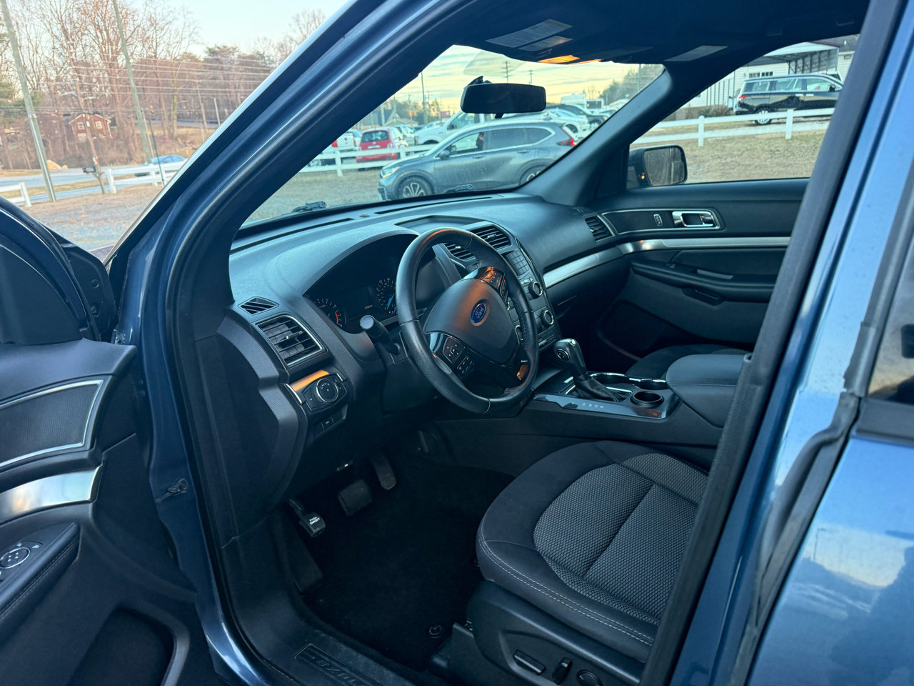 Ford Explorer XLT FWD 2019