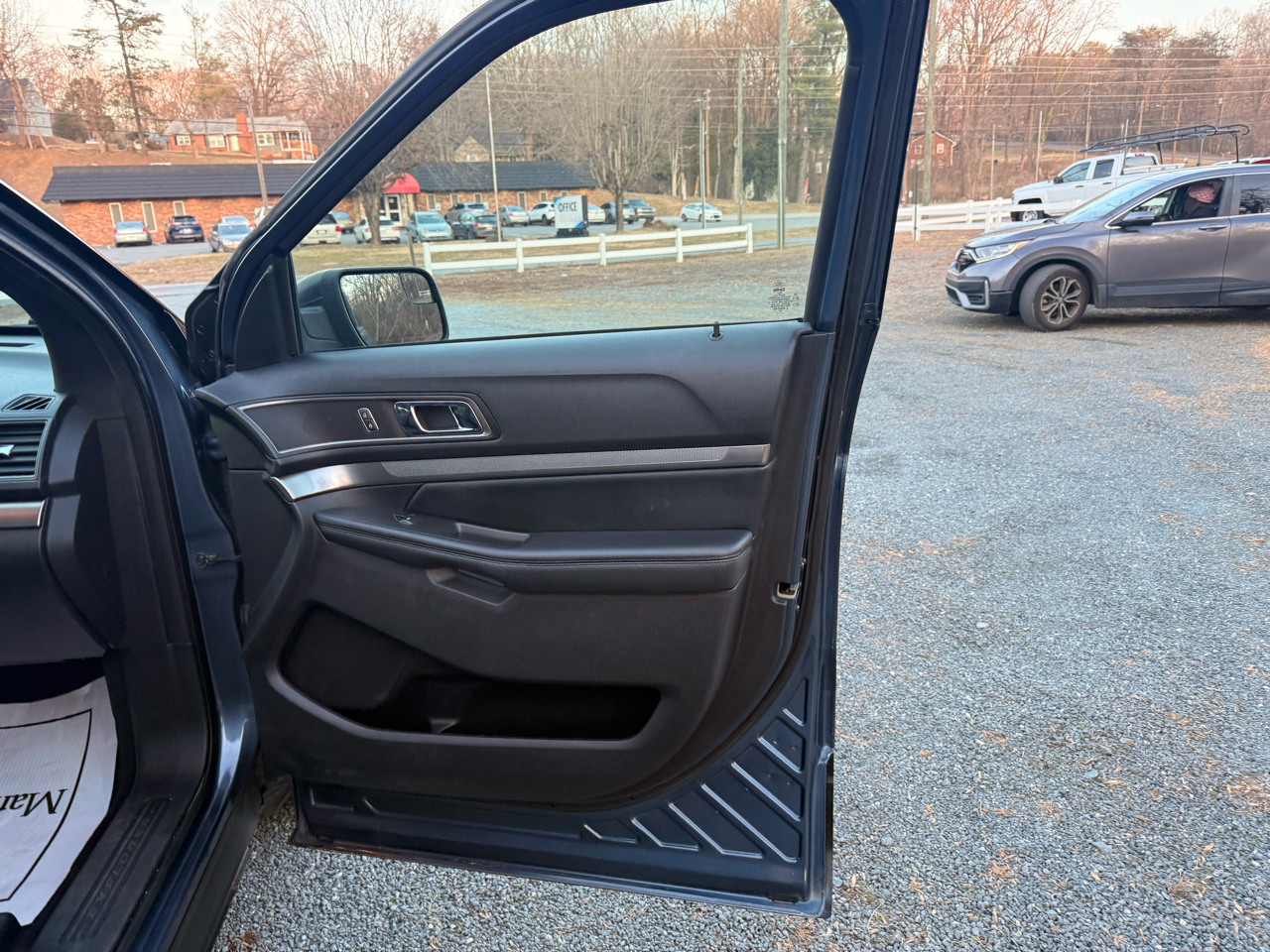 Ford Explorer XLT FWD 2019