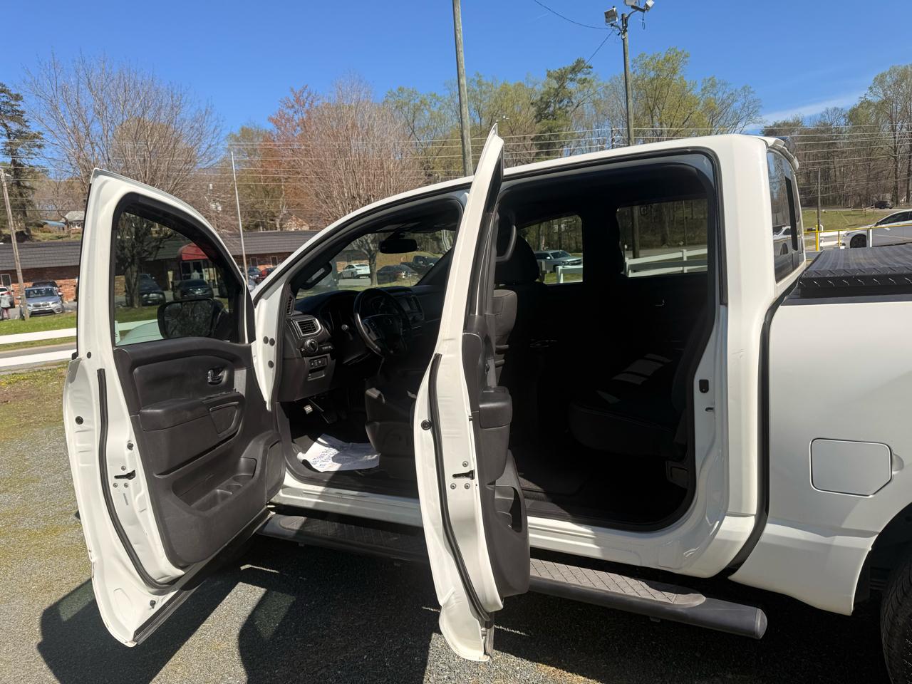 Nissan Titan PRO-4X Crew Cab 4WD 2018