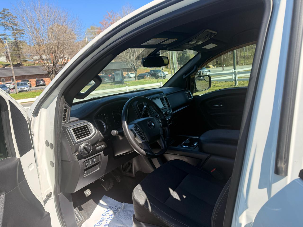 Nissan Titan PRO-4X Crew Cab 4WD 2018