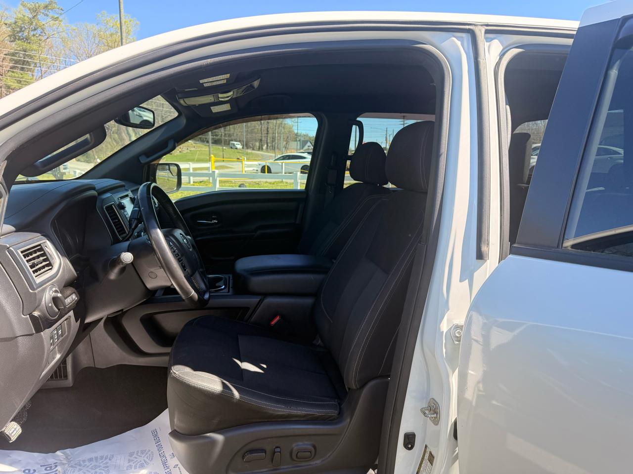 Nissan Titan PRO-4X Crew Cab 4WD 2018