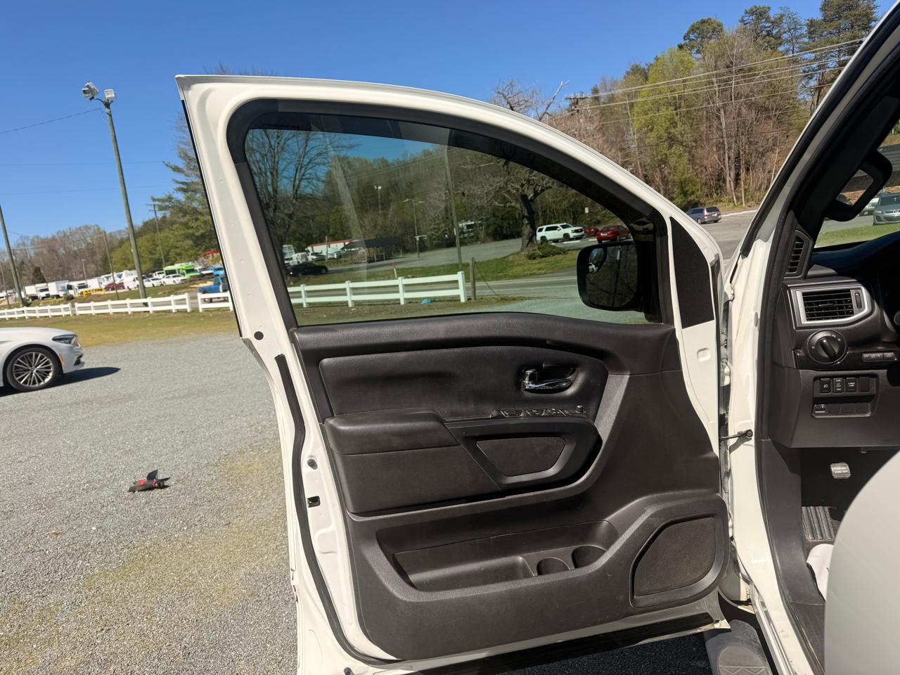 Nissan Titan PRO-4X Crew Cab 4WD 2018