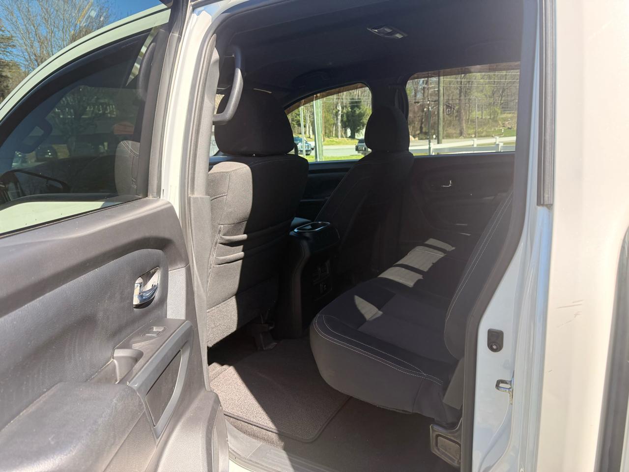 Nissan Titan PRO-4X Crew Cab 4WD 2018