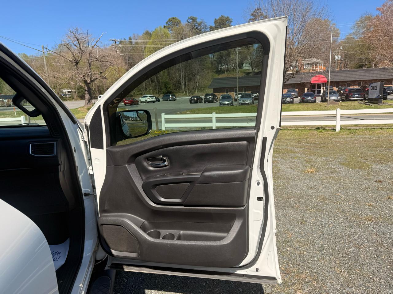 Nissan Titan PRO-4X Crew Cab 4WD 2018