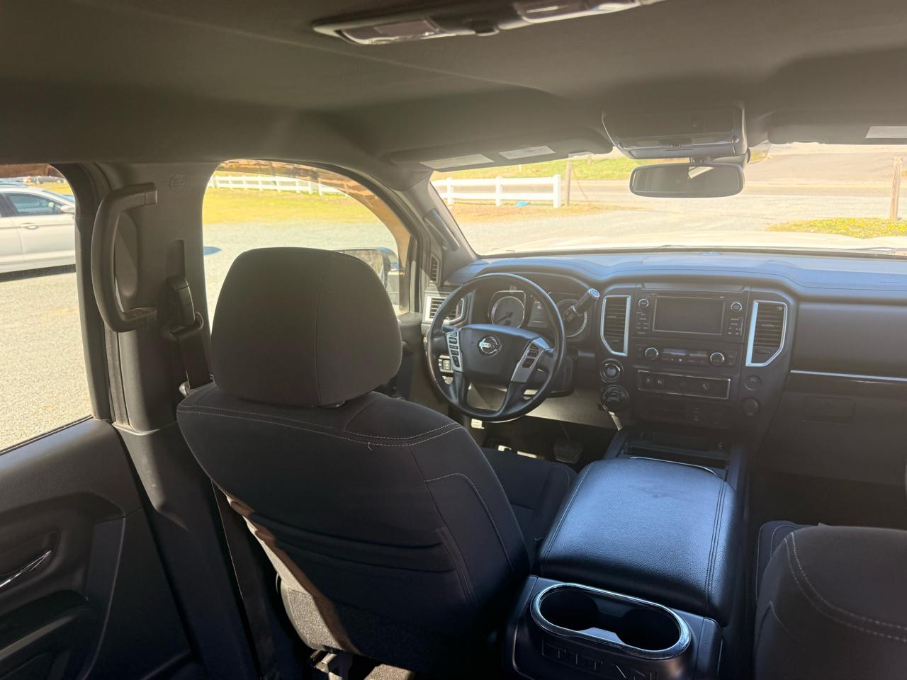 Nissan Titan PRO-4X Crew Cab 4WD 2018