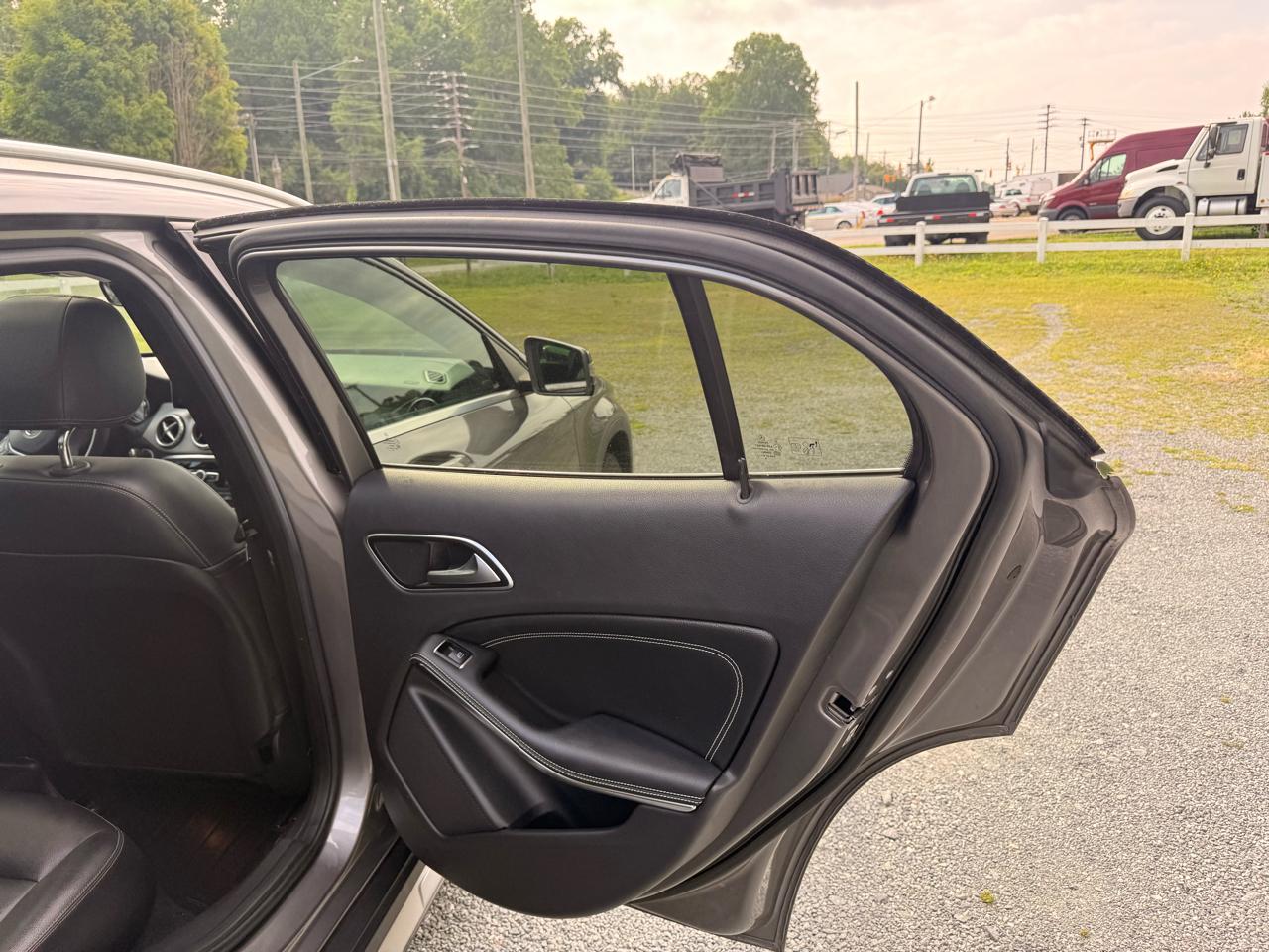 Mercedes-Benz GLA-Class GLA250 4MATIC 2015