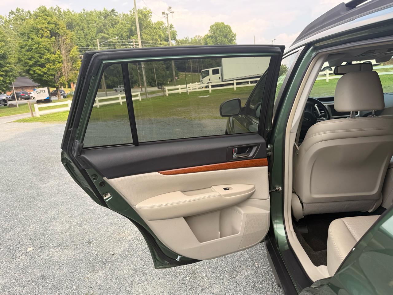 Subaru Outback 2.5i Limited 2013