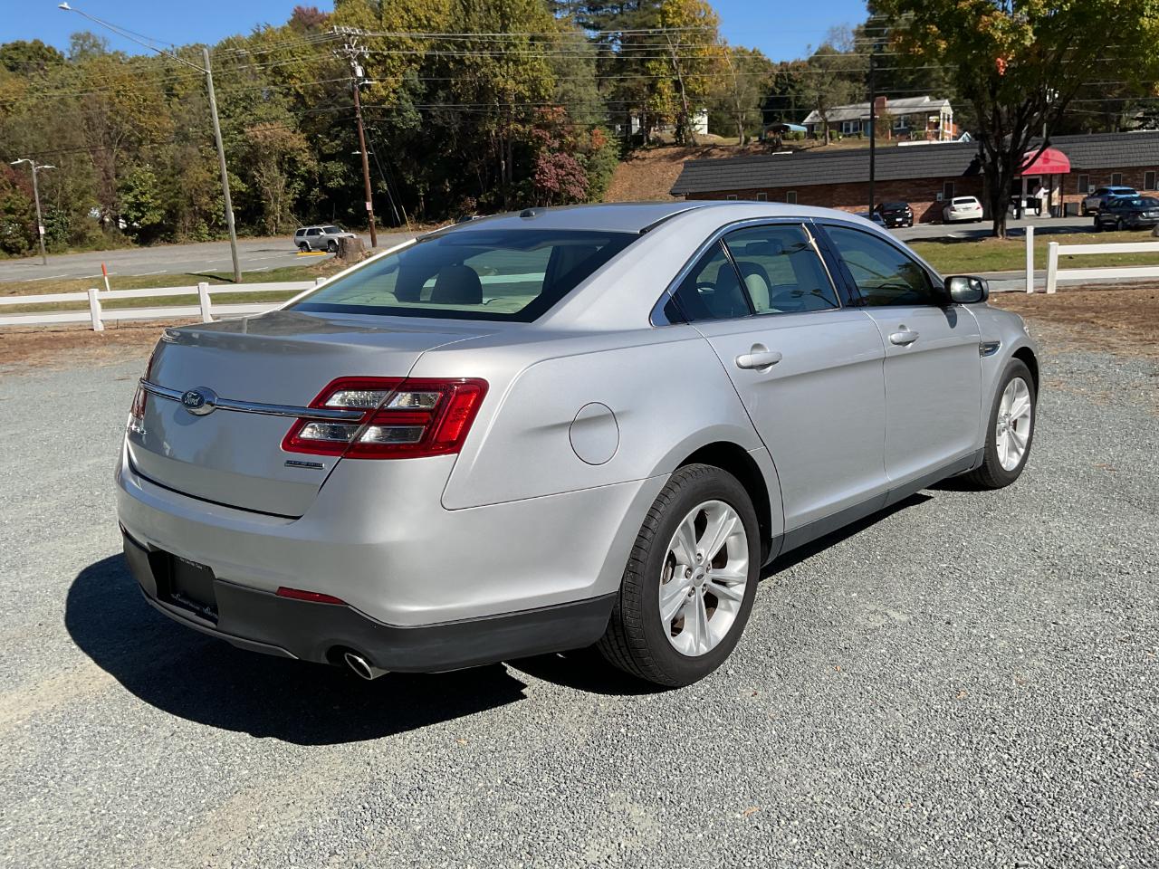 Ford Taurus SE FWD 2017