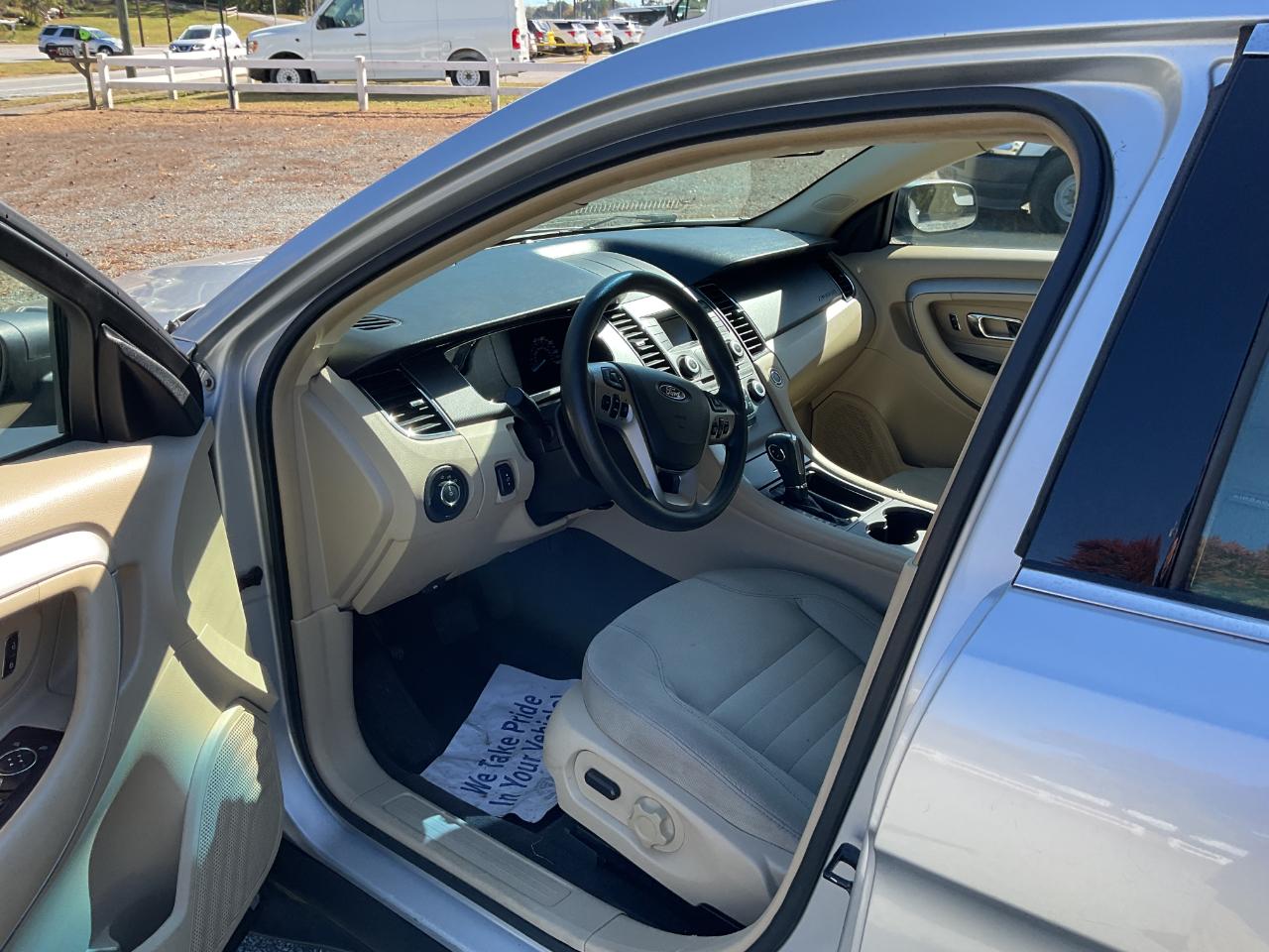 Ford Taurus SE FWD 2017