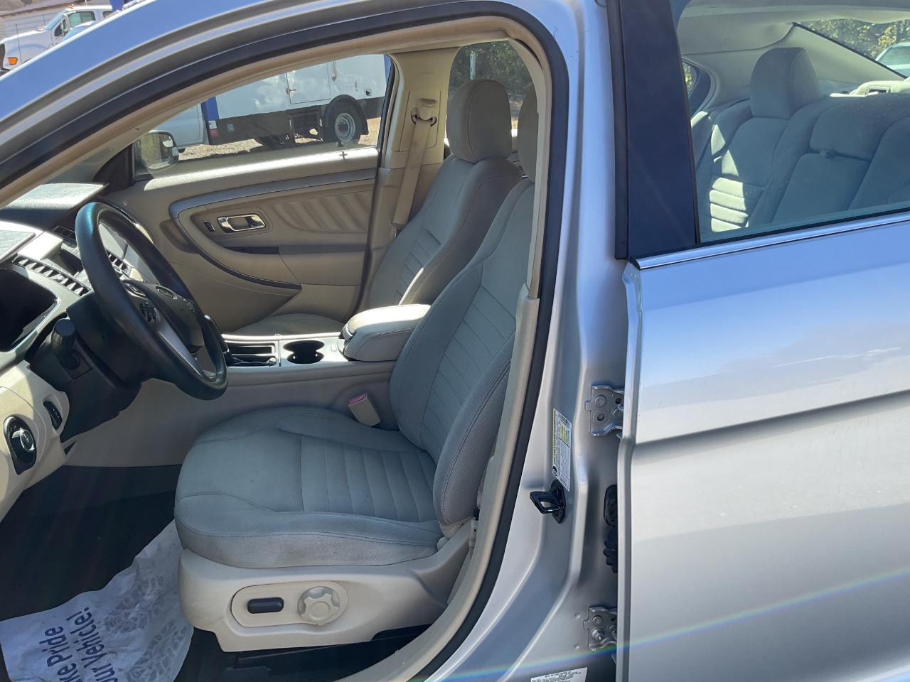 Ford Taurus SE FWD 2017