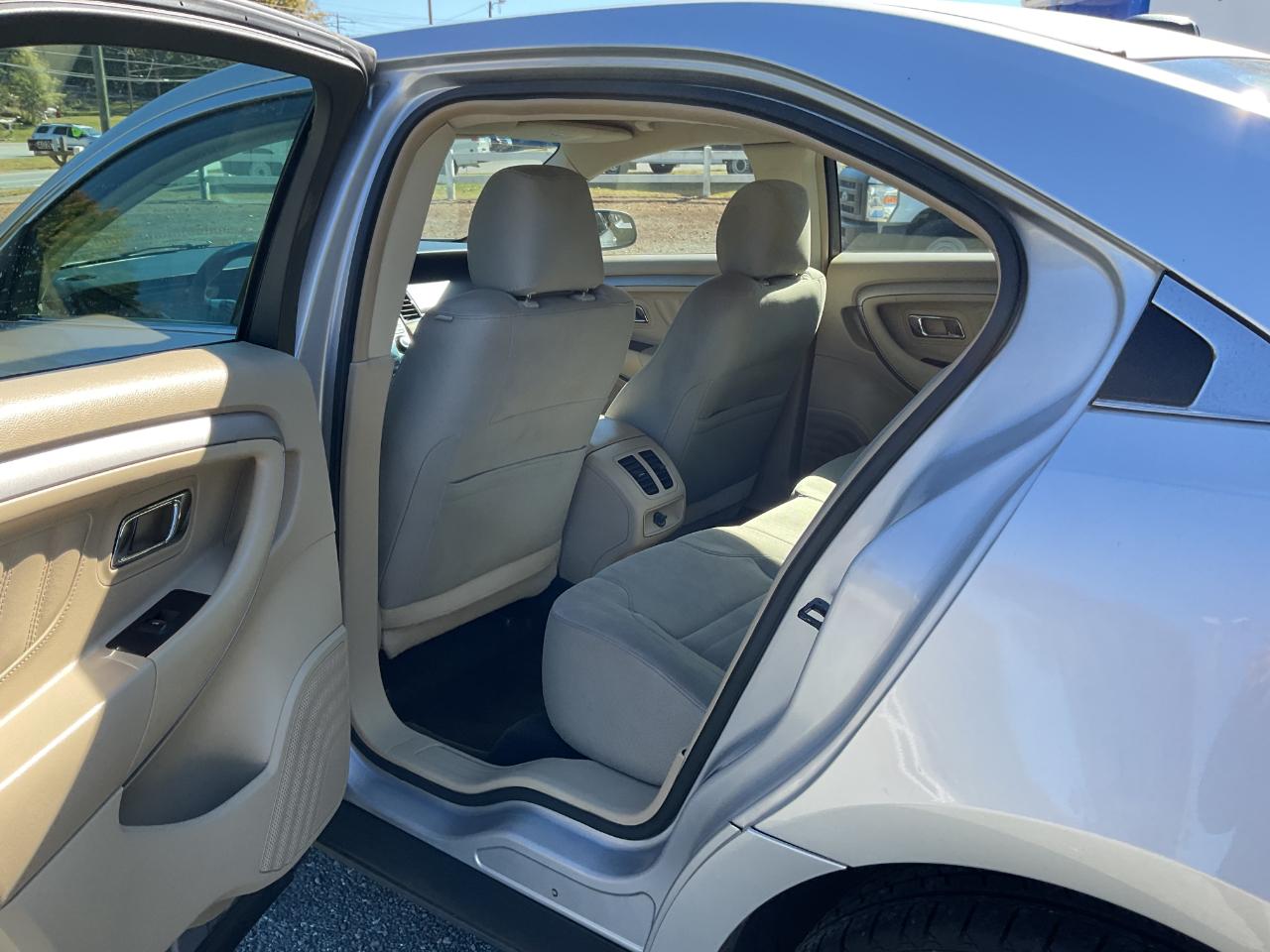 Ford Taurus SE FWD 2017
