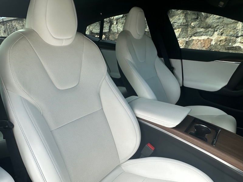 2022 Tesla Model S photo 18