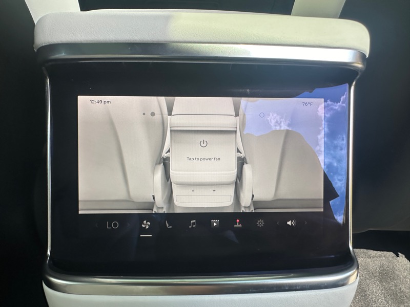 2022 Tesla Model X photo 32