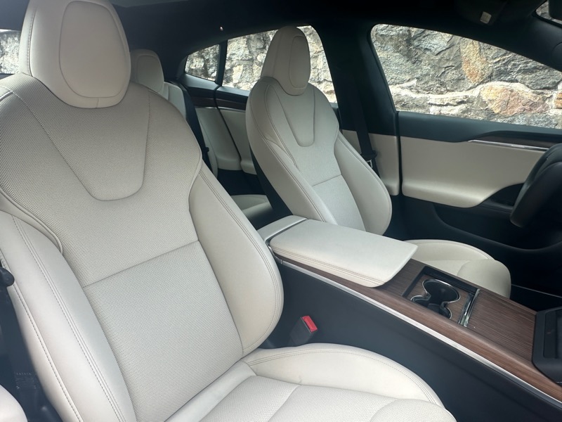 2022 Tesla Model S photo 18