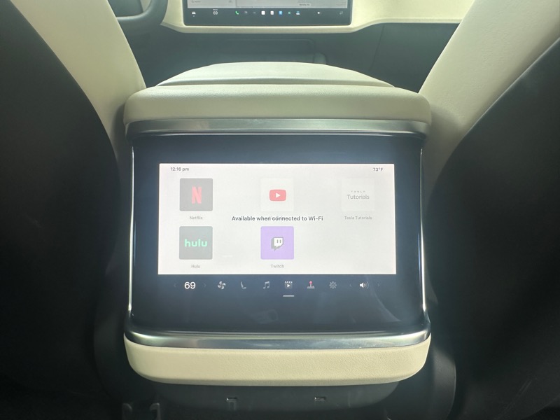 2022 Tesla Model S photo 27
