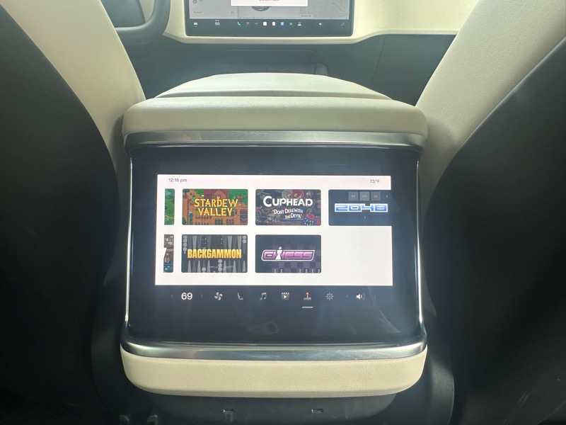 2022 Tesla Model S photo 28
