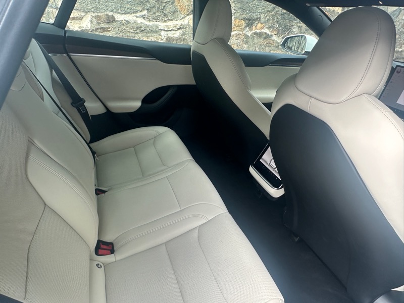 2022 Tesla Model S photo 30