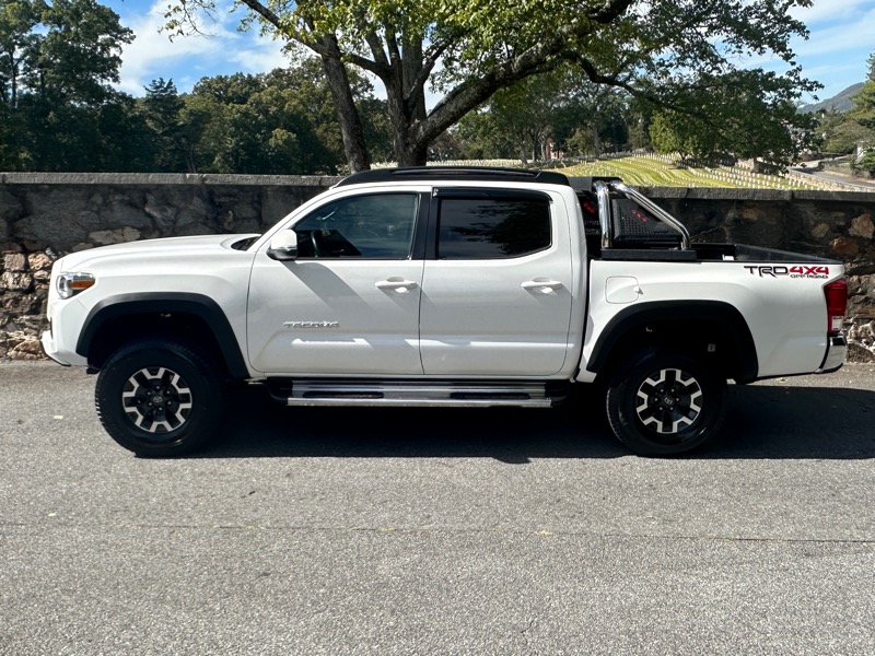 2017 Toyota Tacoma TRD V6 Double Cab 4x4 photo 3