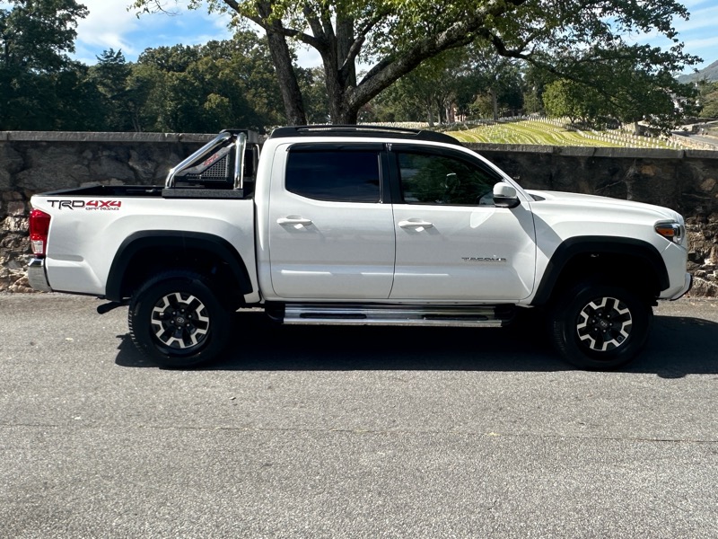 2017 Toyota Tacoma TRD V6 Double Cab 4x4 photo 7