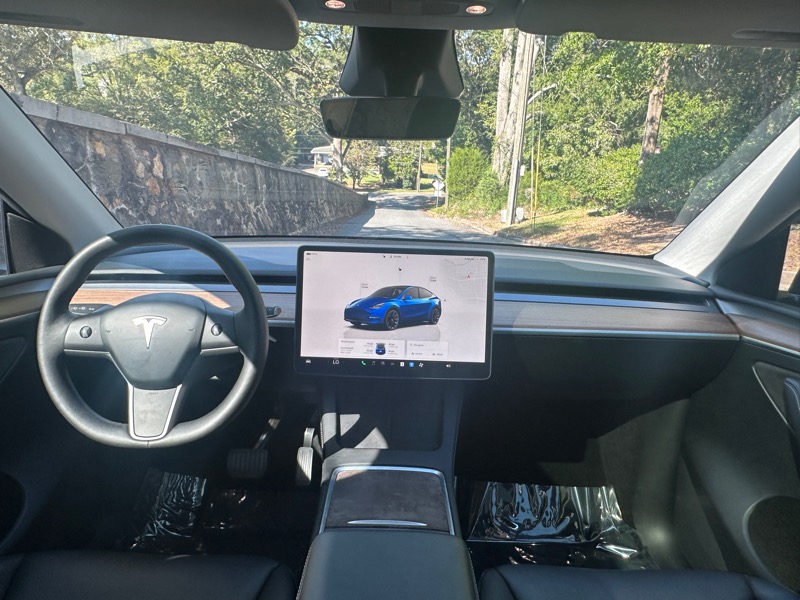 2024 Tesla Model Y Long Range photo 3