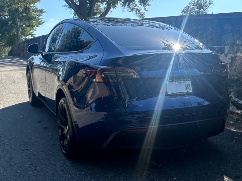 2024 Tesla Model Y Long Range photo 7