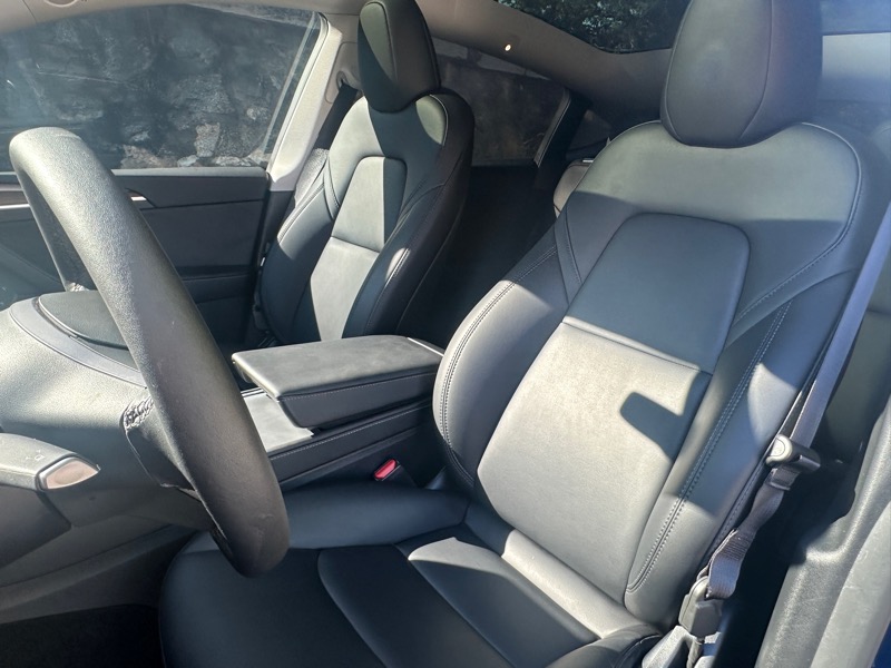 2024 Tesla Model Y Long Range photo 12