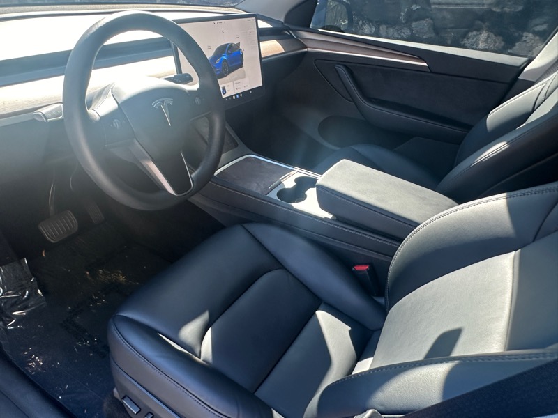 2024 Tesla Model Y Long Range photo 13