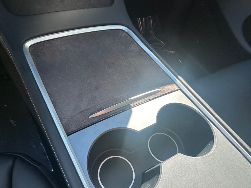 2024 Tesla Model Y Long Range photo 17