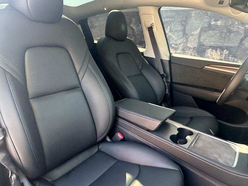 2024 Tesla Model Y Long Range photo 20