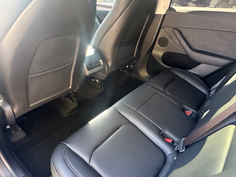 2024 Tesla Model Y Long Range photo 21