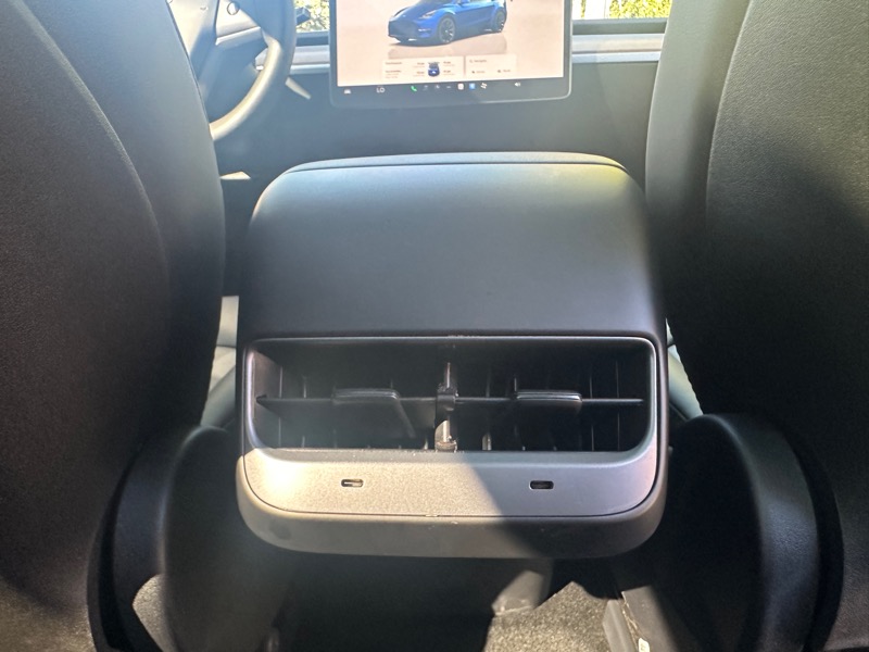 2024 Tesla Model Y Long Range photo 23