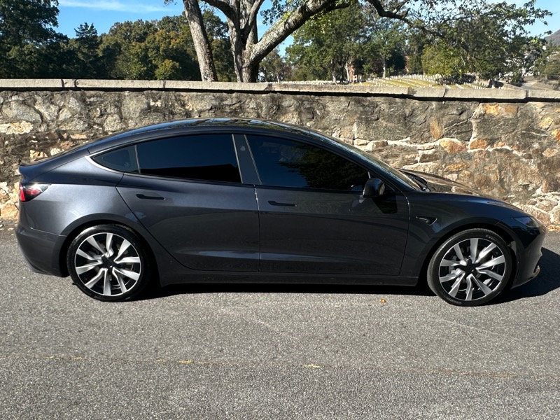 Tesla Model 3  2024