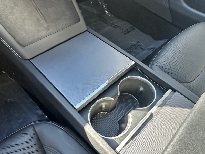 Tesla Model 3  2024
