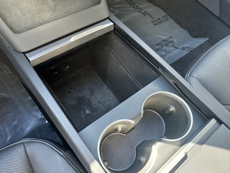 Tesla Model 3  2024