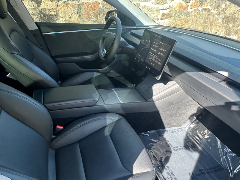 Tesla Model 3  2024
