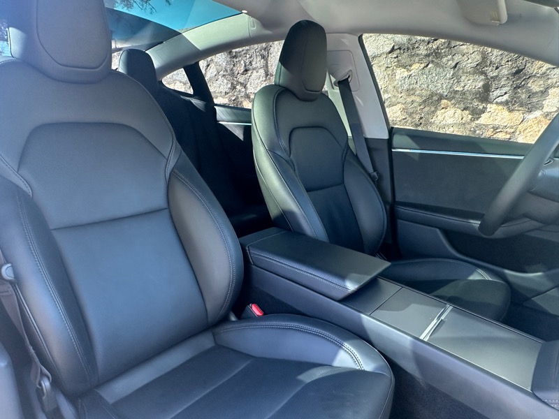 Tesla Model 3  2024