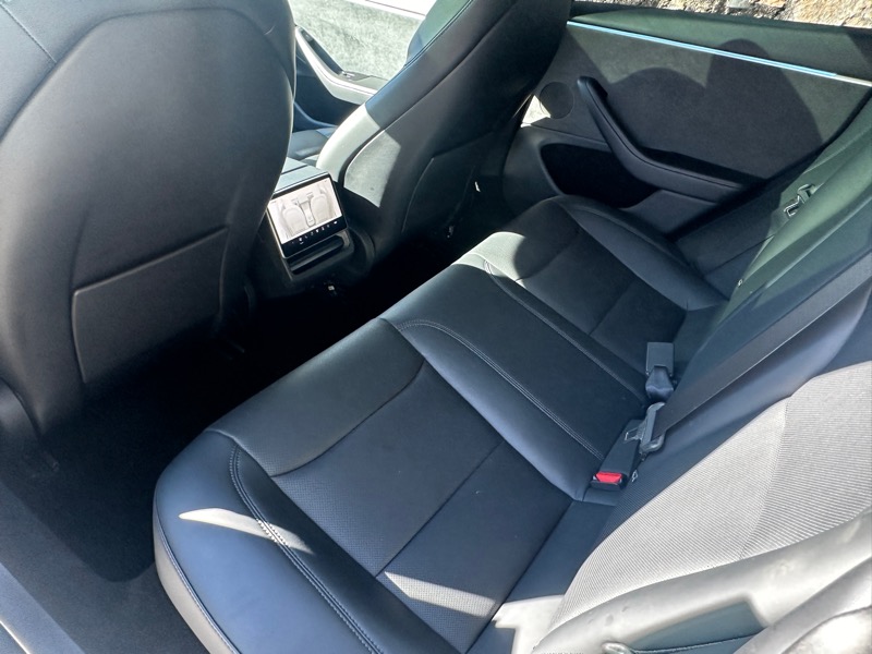 Tesla Model 3  2024