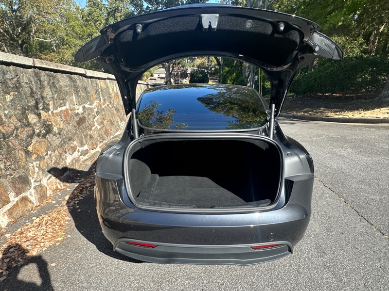 Tesla Model 3  2024