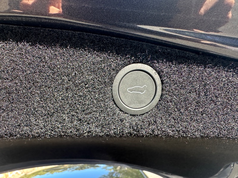 Tesla Model 3  2024