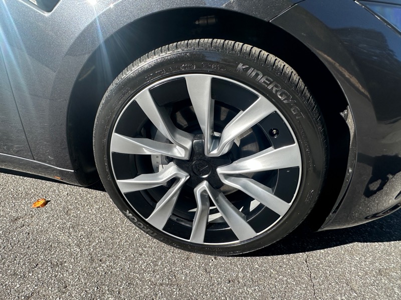 Tesla Model 3  2024