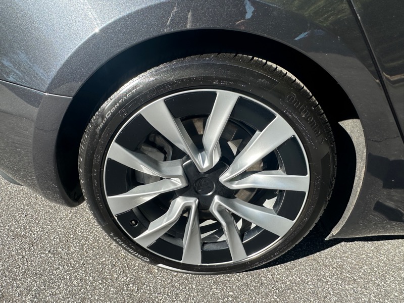 Tesla Model 3  2024