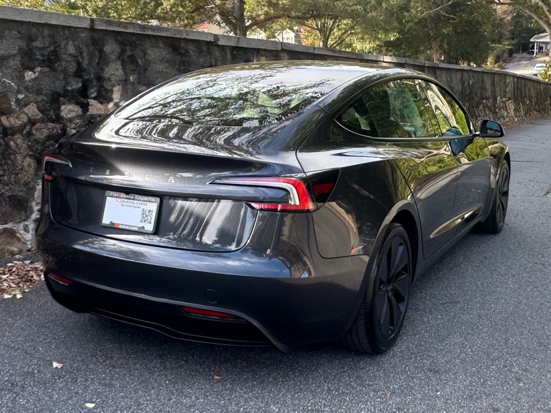 Tesla Model 3  2024