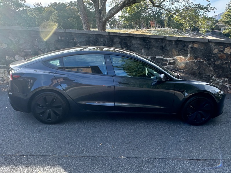 Tesla Model 3  2024
