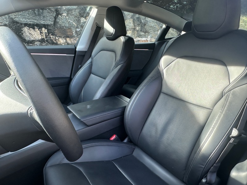 Tesla Model 3  2024